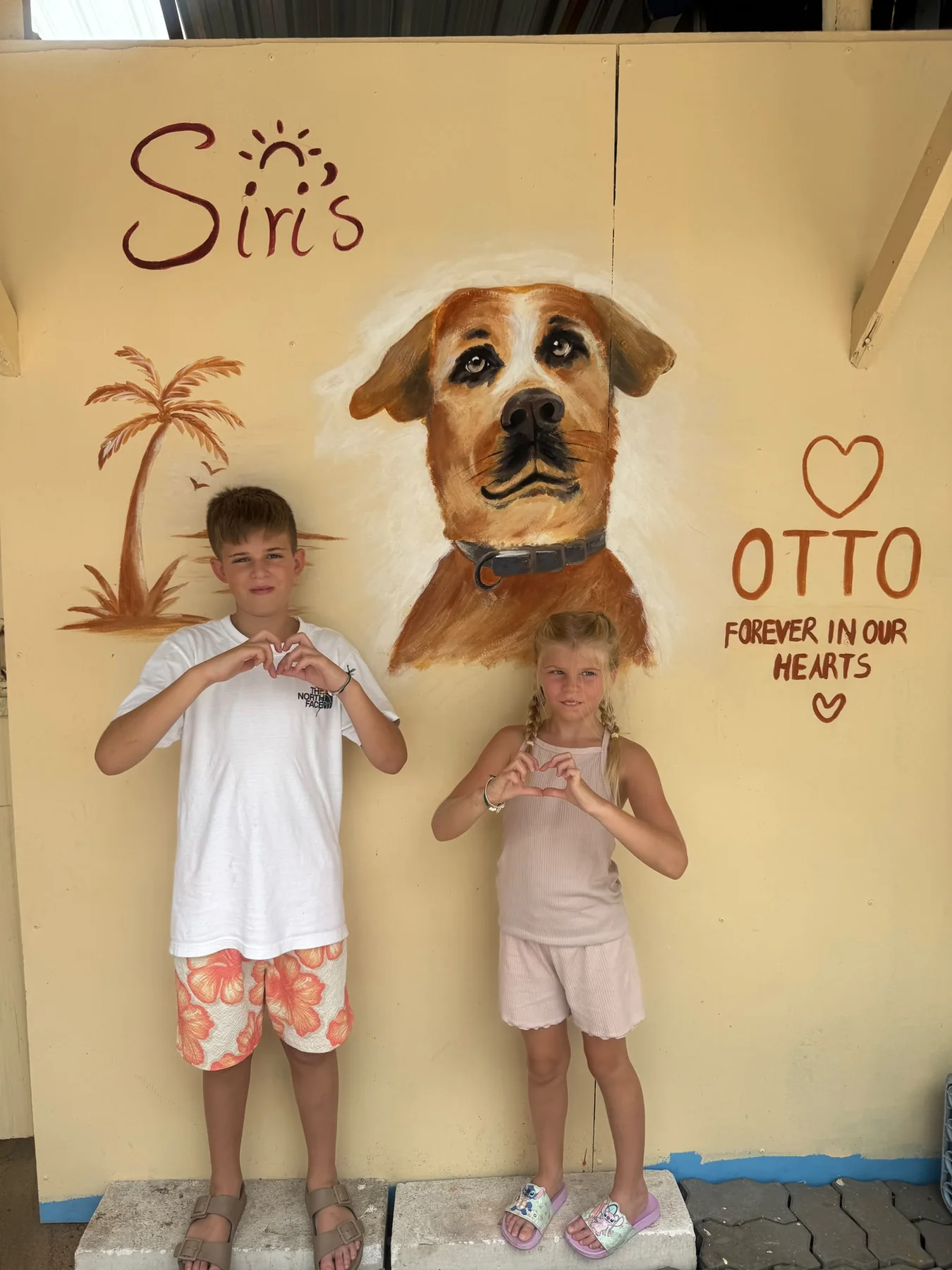 Kinder vor dem Otto-Wandbild